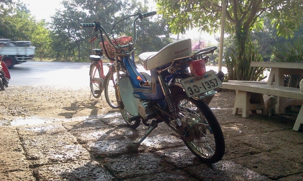 ขาย ชาลีเครื่องไลฟาน 125 สภาพดี ขี่ได้ (ไม่มี ท.บ.มีใบซื้อขายจากทางร้าน) ค่าตัว 12000 บาท