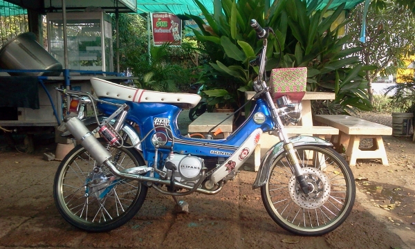 ขาย ชาลีเครื่องไลฟาน 125 สภาพดี ขี่ได้ (ไม่มี ท.บ.มีใบซื้อขายจากทางร้าน) ค่าตัว 12000 บาท