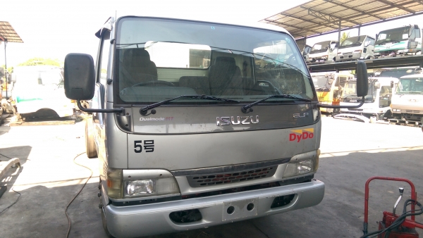 รถบรรทุก 6 ล้อ isuzu  n-park  ญี่ปุ่น  140 แรง สภาพสวย
