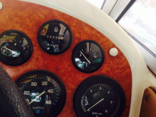 ขายเรือด่วนเครื่อง mercury 60  สภาพใหม่ลงน้ำไม่ถึง10ครั้ง