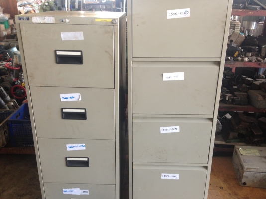 ขายตู้เหล็ก 4ชั้น ยี่ห้อpilot สภาพสวยพร้อมกุญแจทุกใบ