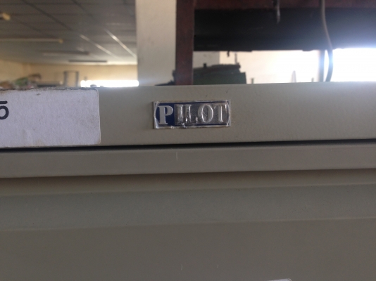 ขายตู้เหล็ก 4ชั้น ยี่ห้อpilot สภาพสวยพร้อมกุญแจทุกใบ