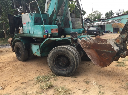 ขาย แบคโฮ ล้อยาง kobelco  SK100W ปี2549   06  เครื่อง 6D  น้ำหนัก 10600 ก.ก.  ตามสภาพครับ  ใช้งานได้อยู่ ภาษีไม่ขาด เล่มพร้อมโอน