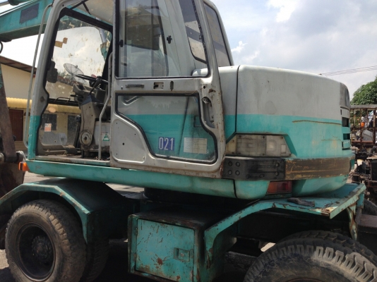 ขาย แบคโฮ ล้อยาง kobelco  SK100W ปี2549   06  เครื่อง 6D  น้ำหนัก 10600 ก.ก.  ตามสภาพครับ  ใช้งานได้อยู่ ภาษีไม่ขาด เล่มพร้อมโอน