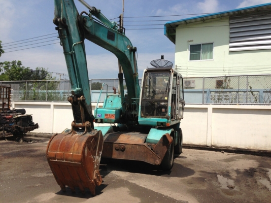 ขาย แบคโฮ ล้อยาง kobelco  SK100W ปี2549   06  เครื่อง 6D  น้ำหนัก 10600 ก.ก.  ตามสภาพครับ  ใช้งานได้อยู่ ภาษีไม่ขาด เล่มพร้อมโอน