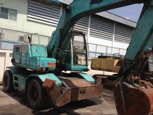 ขาย แบคโฮ ล้อยาง kobelco  SK100W ปี2549   06  เครื่อง 6D  น้ำหนัก 10600 ก.ก.  ตามสภาพครับ  ใช้งานได้อยู่ ภาษีไม่ขาด เล่มพร้อมโอน