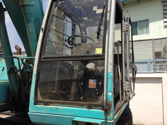 ขาย แบคโฮ ล้อยาง kobelco  SK100W ปี2549   06  เครื่อง 6D  น้ำหนัก 10600 ก.ก.  ตามสภาพครับ  ใช้งานได้อยู่ ภาษีไม่ขาด เล่มพร้อมโอน