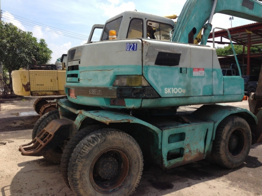 ขาย แบคโฮ ล้อยาง kobelco  SK100W ปี2549   06  เครื่อง 6D  น้ำหนัก 10600 ก.ก.  ตามสภาพครับ  ใช้งานได้อยู่ ภาษีไม่ขาด เล่มพร้อมโอน