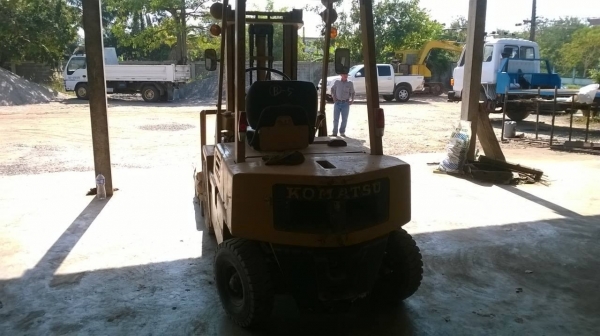 ขายรถฟอร์คลิฟพร้อมใช้ KOMATSU รุ่น FG20-7 ขนาด 2 ตัน รถใช้งานอยู่ทุกวัน ราคาต่อรองได้ครับ ขายรถฟอร์คลิฟพร้อมใช้ KOMATSU รุ่น FG20-7 ขนาด 2 ตัน รถใช้งานอยู่ทุกวัน ราคาต่อรองได้ครับ