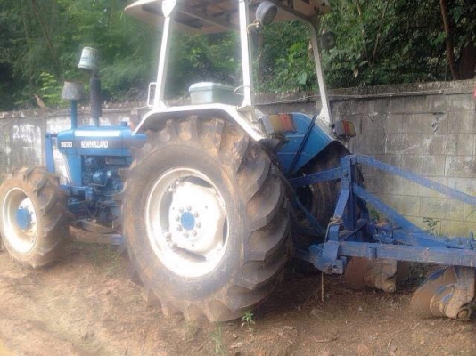 ขายรถไถ 2เพลา-3 สูบ65แรงม้า  newholland 3930  ดันดินมีผานหน้า ผานหลัง ยางใหม่เอกสารเล่มทะเบียน ราคาต่อรองได้เต็มที่