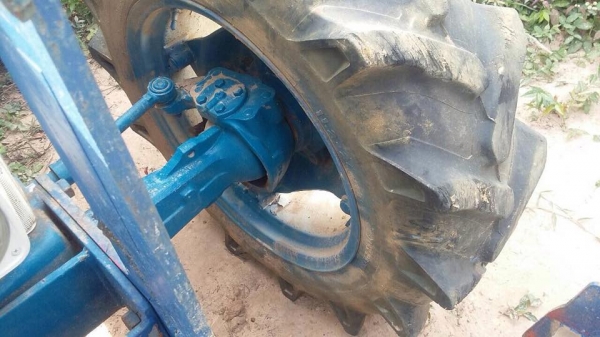 ขายรถไถ 2เพลา-3 สูบ65แรงม้า  newholland 3930  ดันดินมีผานหน้า ผานหลัง ยางใหม่เอกสารเล่มทะเบียน ราคาต่อรองได้เต็มที่