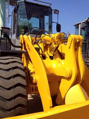 รถตักล้อยาง TCM L27