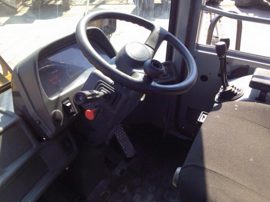 รถตักล้อยาง TCM L27