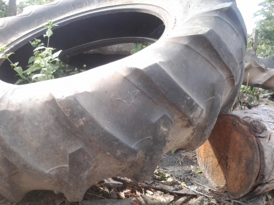 ขายตามสภาพยางติดกับรถไถคูโบต้า50แรง14.9-28 สภาพพอใช้ได้1คู ขายตามสภาพยางติดกับรถไถคูโบต้า50แรง14.9-28 สภาพพอใช้ได้1คู