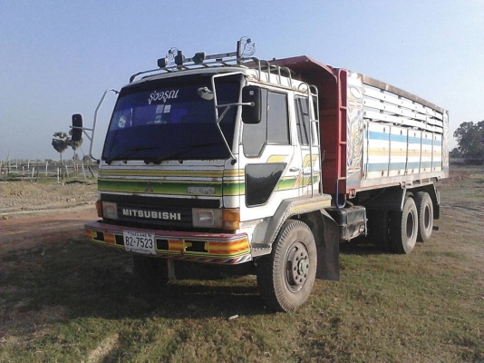 ขายรถสิ้บล้อFN527TDเครื่องเดิมเกียรเดิมหัวบางสวยพร้อมทำงาน