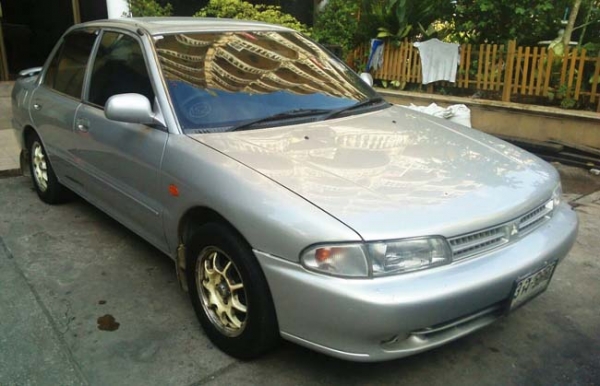 e-car ปี 95 เครื่อง 1,500 เกียร์ออโต้ ติดแก๊ส เครื่องดี เกียร์ดี ช่วงล่างโอเค แอร์หนาวมาก ภายในเรียบร้อย เซ็นทรัลล็อค ล้อแม็กซ์ ขับสบาย ประหยัดสุดๆ สีมีตำหนิกันชนหน้าหลังนิดหน่อย นอกนั้นสวย หลังคาสวยๆ