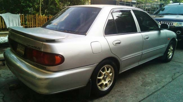 e-car ปี 95 เครื่อง 1,500 เกียร์ออโต้ ติดแก๊ส เครื่องดี เกียร์ดี ช่วงล่างโอเค แอร์หนาวมาก ภายในเรียบร้อย เซ็นทรัลล็อค ล้อแม็กซ์ ขับสบาย ประหยัดสุดๆ สีมีตำหนิกันชนหน้าหลังนิดหน่อย นอกนั้นสวย หลังคาสวยๆ