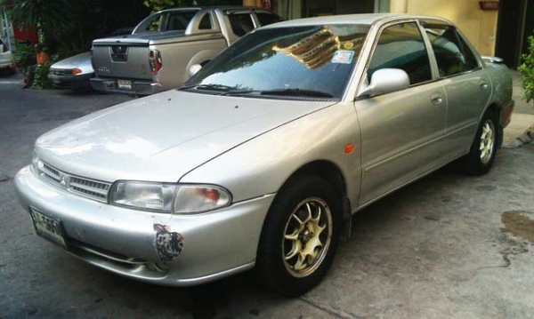 e-car ปี 95 เครื่อง 1,500 เกียร์ออโต้ ติดแก๊ส เครื่องดี เกียร์ดี ช่วงล่างโอเค แอร์หนาวมาก ภายในเรียบร้อย เซ็นทรัลล็อค ล้อแม็กซ์ ขับสบาย ประหยัดสุดๆ สีมีตำหนิกันชนหน้าหลังนิดหน่อย นอกนั้นสวย หลังคาสวยๆ