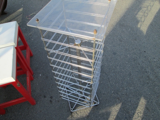 ชั้นแสตนเลส  เอาไว้ใส่อะไร   ผมไม่เข้าใจ  ขายถูกครับ