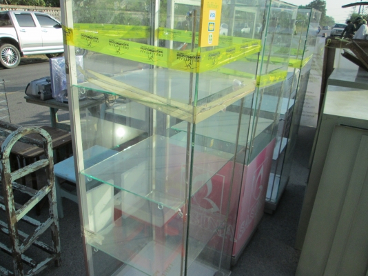 ตู้กระจกโชว์  สภาพสวย   ราคาถูกมากๆ   สนใจเชิญครับท่านผู้ชม