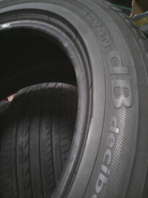 225/50R17  YOKOHAMA  ADVANCE db  ปี 2012  มี 3 เส้น โทร.081-427-3941