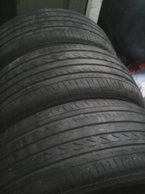 225/50R17  YOKOHAMA  ADVANCE db  ปี 2012  มี 3 เส้น โทร.081-427-3941