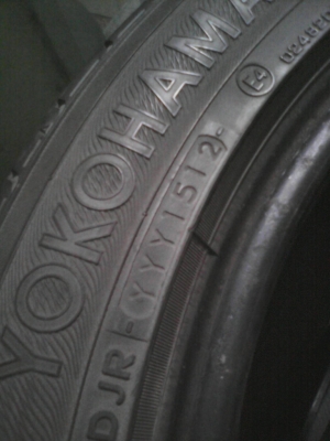 225/50R17  YOKOHAMA  ADVANCE db  ปี 2012  มี 3 เส้น โทร.081-427-3941