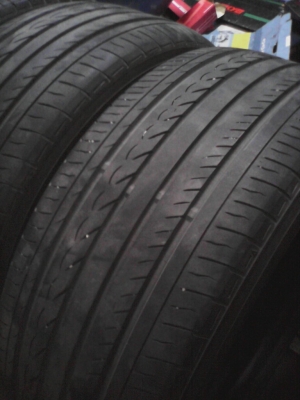 225/50R17  YOKOHAMA  ADVANCE db  ปี 2012  มี 3 เส้น โทร.081-427-3941
