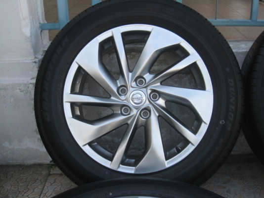 ขายล้อแม็กป้ายแดง nissan x-trail 18" พร้อมยางปี14 สนใจติดต่อเล็กคลองสามครับ 081-3747940