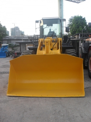 รถตักล้อยาง TCM L 27