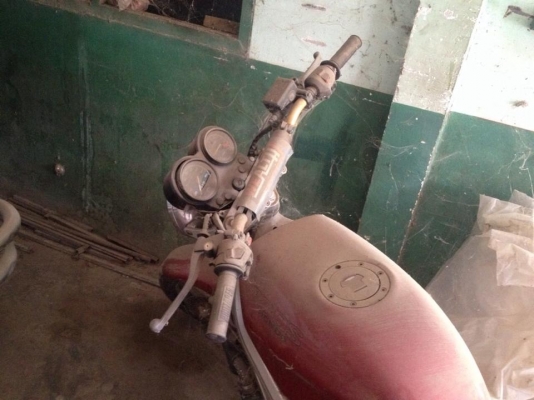 ขายรถมอไซต์ คันใหญ่ๆ บิ๊กไบท์ Honda Bros 400cc เสียงแน่นๆทุ้มๆ เร้าใจ เสียงเพราะมาก จอดนานกินฝุ่น มีสัญญาซื้อขายให้ สภาพสวยเมื่อได้ล้าง ขายเพียง 29,000.-บาท เท่านั้น