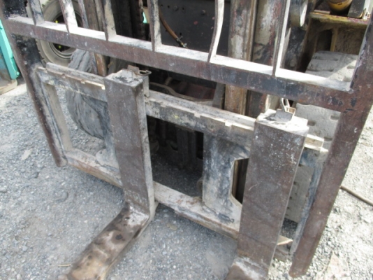 ขายรถ FORK LIFT  เครื่องยนต์ดีเซล  ยี่ห้อ  TCM  ขนาด  3  ตัน