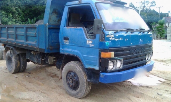 รถ TOYOTA  6 ล้อดั้ม  115 แรงม้า. ปี 36  สนใจติดต่อ 081 - 6079515