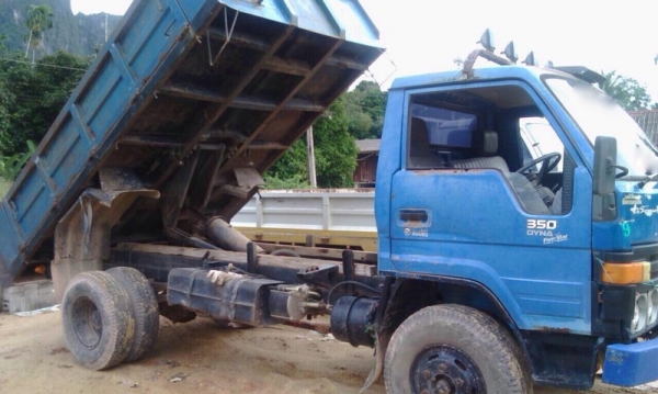 รถ TOYOTA  6 ล้อดั้ม  115 แรงม้า. ปี 36  สนใจติดต่อ 081 - 6079515