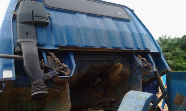 รถ TOYOTA  6 ล้อดั้ม  115 แรงม้า. ปี 36  สนใจติดต่อ 081 - 6079515