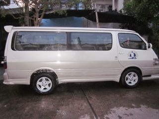 รถตู้หลังคาเตี้ย