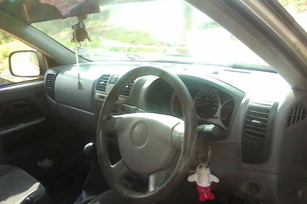 **265,000 บ.ต่อรอง**ขายกระบะแค็ป ISUZU D MAX 2.5 SLX ปี46/03 เครื่องเดิม เกียร์เดิม เครื่องดี แน่นดี แรงดี ไม่อืด เกียร์ดีไม่มีหอน ช่วงล่างหนึบ คัสซีสวยเดิม ไม่ปะไม่ดาม ไม่มีผุ กระบะดี สวย มีพื้นปูกระบะ ภายในเก๋งสวย คอนโซลเต็ม พ.พาวเวอร์ ก.ไฟฟ้า แอร์เย็น