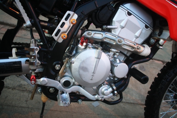 __KLX 250 ปี 2012 สีแดง ฿118,000__