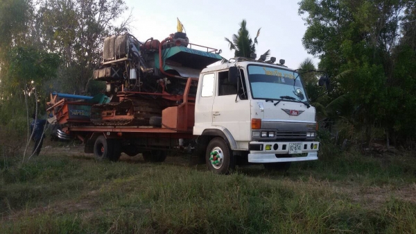 ขายด่วน ((รถเกี่ยวข้าว ไทยเจริญการช่าง รองกระสอบ