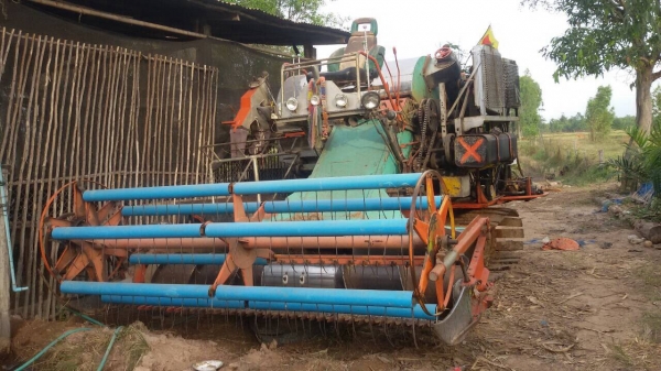 ขายด่วน ((รถเกี่ยวข้าว ไทยเจริญการช่าง รองกระสอบ