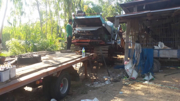 ขายด่วน ((รถเกี่ยวข้าว ไทยเจริญการช่าง รองกระสอบ