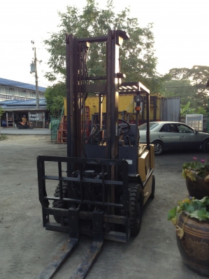 +++ ขายโฟล์คลิฟท์  SUMITOMO YALE  FD25  ขนาด 2.5  ตัน   ( รถนอก  5000  ชม.)   เครื่องยนต์ดีเซล   เสา  4 เมตร  ฮิ้งค์โฟลค์  เกียร์ธรรมดา งา 1,070  มม.  ยางตันครับ