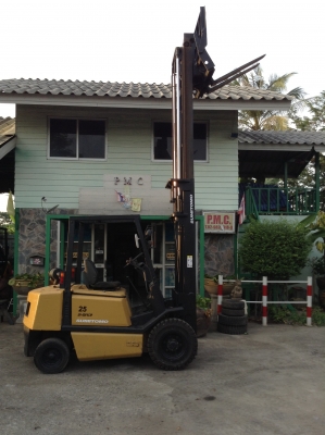 +++ ขายโฟล์คลิฟท์  SUMITOMO YALE  FD25  ขนาด 2.5  ตัน   ( รถนอก  5000  ชม.)   เครื่องยนต์ดีเซล   เสา  4 เมตร  ฮิ้งค์โฟลค์  เกียร์ธรรมดา งา 1,070  มม.  ยางตันครับ