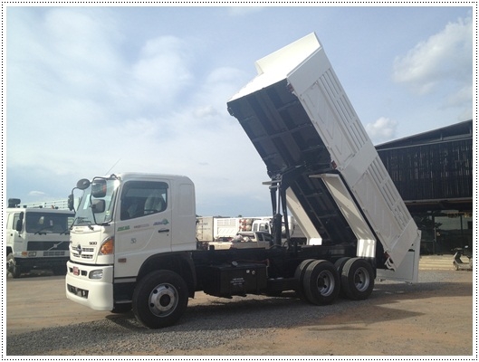 มี HINO MEGA เครื่อง JO8E  260 แรงม้าระบบน้ำมัน กระบะดั้มพ์ดิน ยาว 6.00 เมตร กว้าง 2.50 เมตร สูง 1.50 เมตร รถสวยพร้อมทะเบียน ราคาถูกต้อนรับปีใหม่