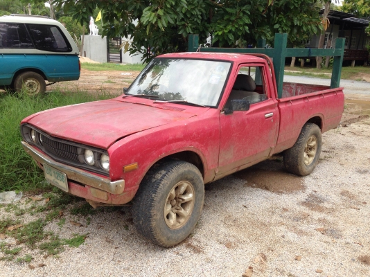 ขาย DATSUN ช้างเหยียบ สีแดง เครื่องดีเซล ทะเบียนตรง