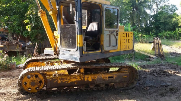 ขายKOMATSU PC 120-2 สภาพสวยพร้อมใช้ ราคาต่อรองได้ ติดต่อได้ที่คุณ อ๊อฟ พิจิตร 086-737-9991