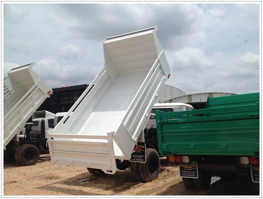 ใครชอบนิสสันมาทางนี้ NISSAN  UD เครื่อง FE6  220 แรงม้า ระบบน้ำมัน กระบะดั้มพ์ดิน ยาว 3.80 เมตร กว้าง 2.20 เมตร ดั้มพ์ 4 ตัน ยาง 900 ขอบ 20 นิ้ว รถสวยราคาถูกต้อนรับปีใหม่ สนใจรีบเลยค่ะ