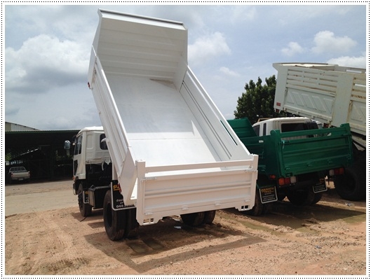 ใครชอบนิสสันมาทางนี้ NISSAN  UD เครื่อง FE6  220 แรงม้า ระบบน้ำมัน กระบะดั้มพ์ดิน ยาว 3.80 เมตร กว้าง 2.20 เมตร ดั้มพ์ 4 ตัน ยาง 900 ขอบ 20 นิ้ว รถสวยราคาถูกต้อนรับปีใหม่ สนใจรีบเลยค่ะ