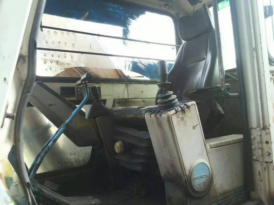 ขาย HYUUNDAI ROBEX2001 สภาพสวยพร้อมใช้ ราค่อรองได้ติดต่อได้ที่คุณ อ๊อฟ พิจิตร 086-737-9991