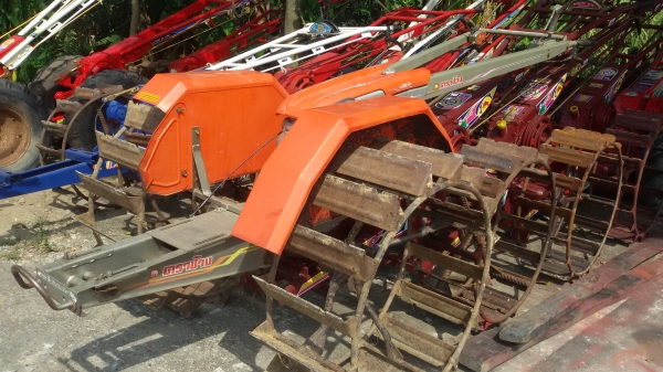 ขายรถไถคูโบต้าสยามพรัสล้อใหญ่มีฟาครอบล้อรุ้นพิเษศพร้อมใช้งานราคาต่อรองได้นะครับ